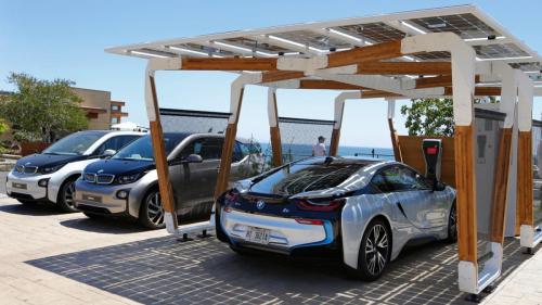 11. bmw-charging-port-1