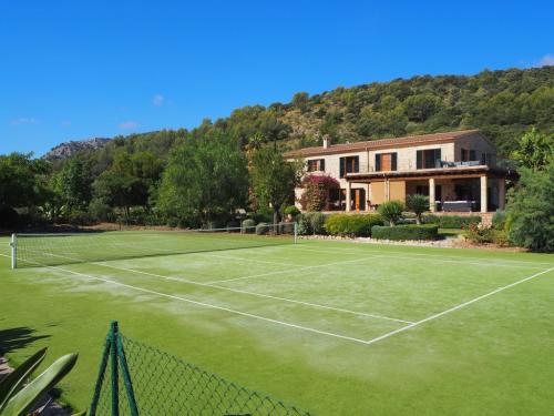 Tennishouse1